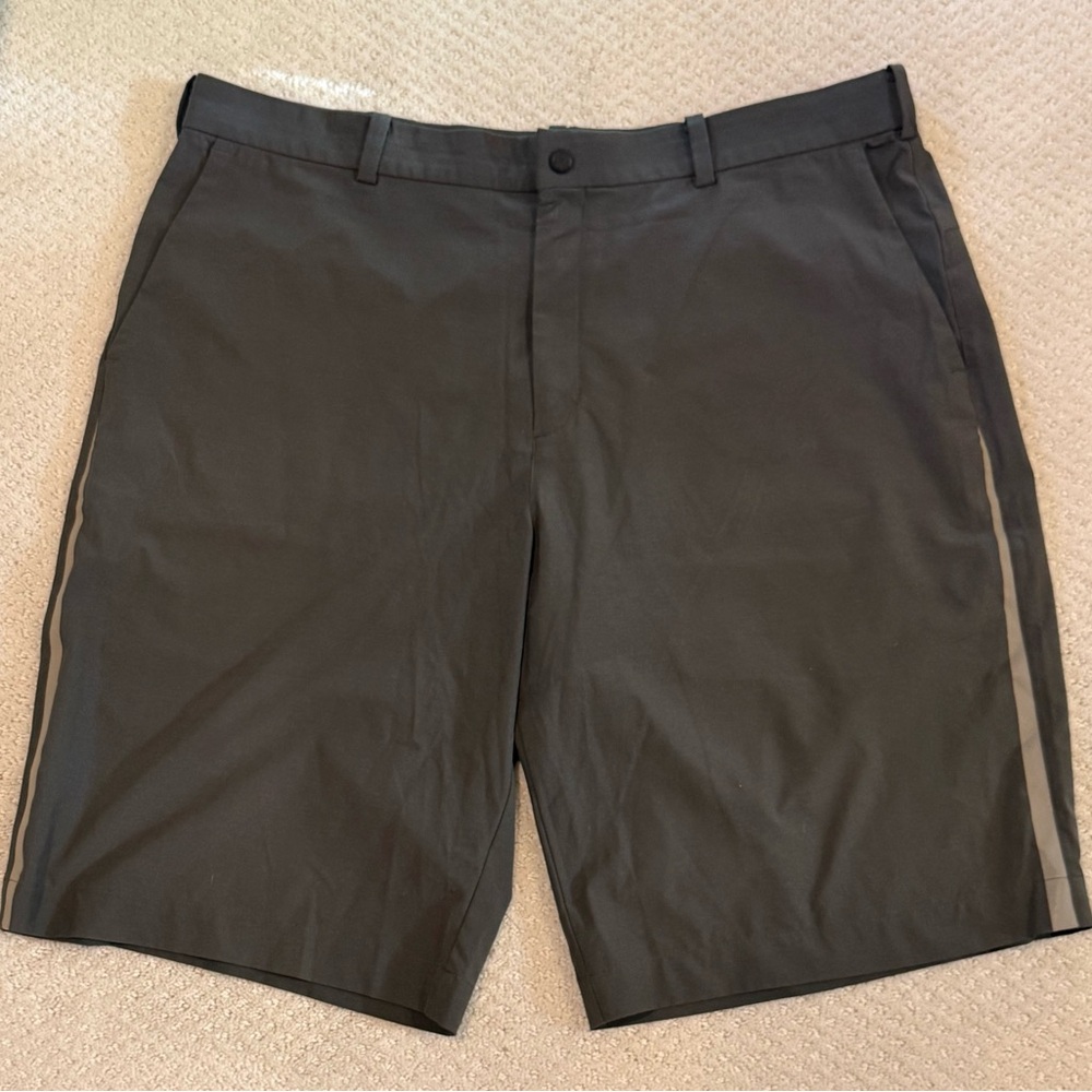 Nike Men's Dark Gray Flat Front Golf Shorts